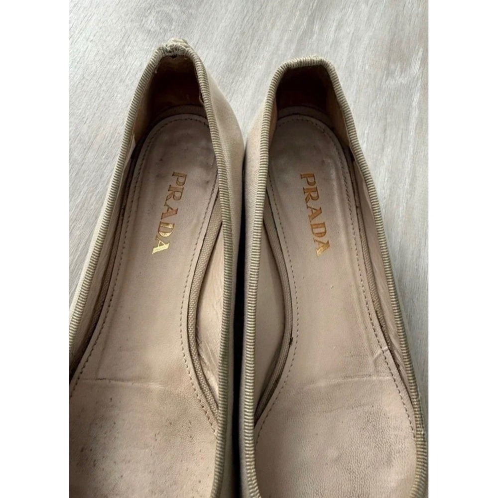 Prada Ballet Flats Womens 7 Beige Black Good Patent Cap Toe Bow Logo Hardware - Picture 3 of 15